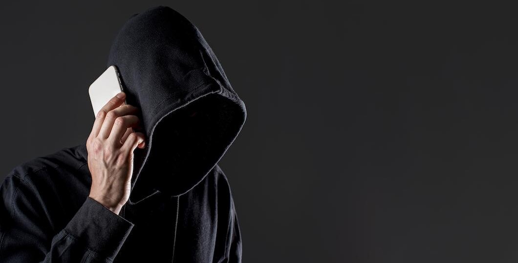 В Норильске пенсионера обвинили в госизмене и украли у него 13 млн рублей