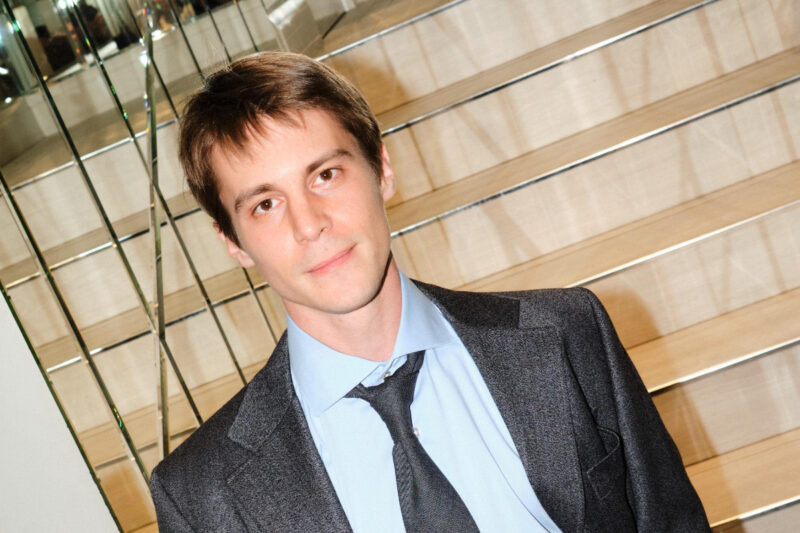    Иван Янковский: актер, чья карьера вызывает споры о влиянии знаменитой фамилии.