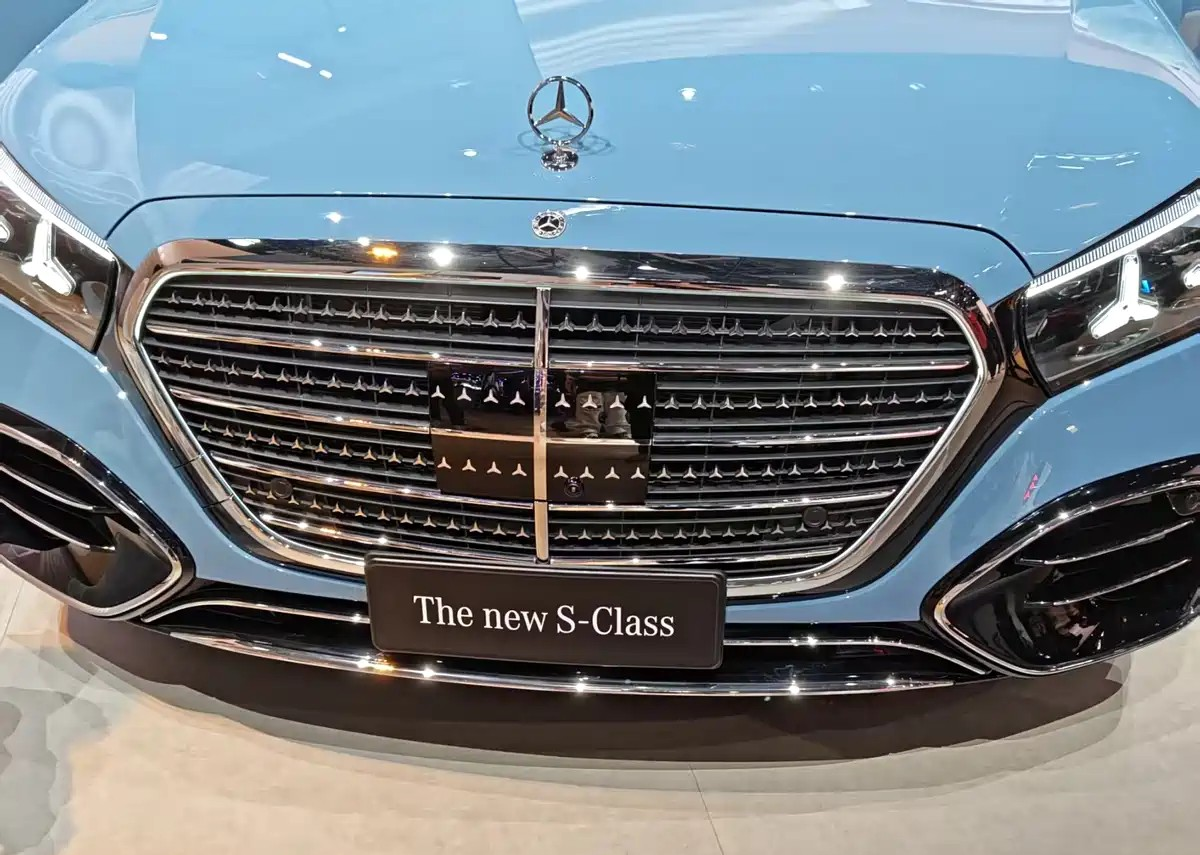 Новое оформление передка Mercedes-Benz S-Class