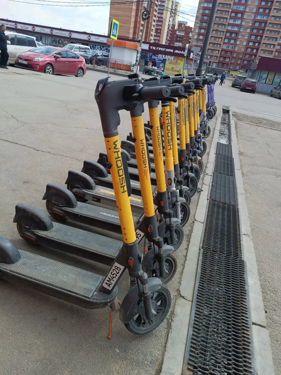 Правильная парковка — только в зелёных зонах на карте. Яндекс Go, Москва, апрель 2026.