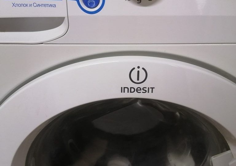 Шарик фольги в стиральной машинке: зачем это делают те, кто не хочет покупать новую технику