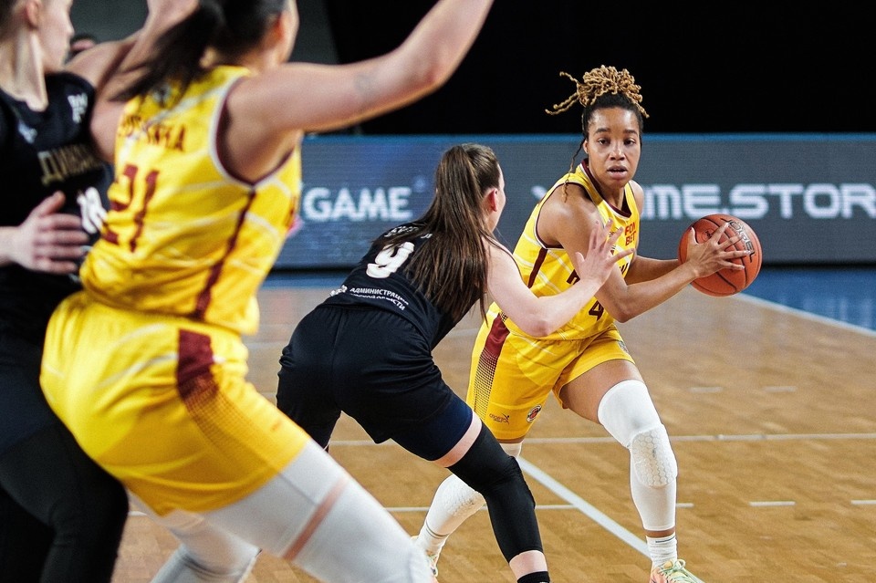    Девушки отвоевали победу на домашнем паркете со счетом 75:67. Яна Вежлева