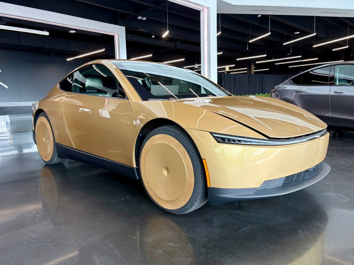 ☄️‼️🚗Автомобили без руля и педалей теперь стали реальностью: Tesla выпустила первый серийный электромобиль всего с одним монитором внутри — Cybercab.