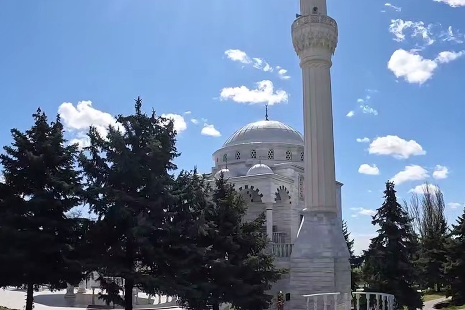    В Мариупольской Соборной мечети впервые написали «Диктант Победы». Фото: ЕР ДНР