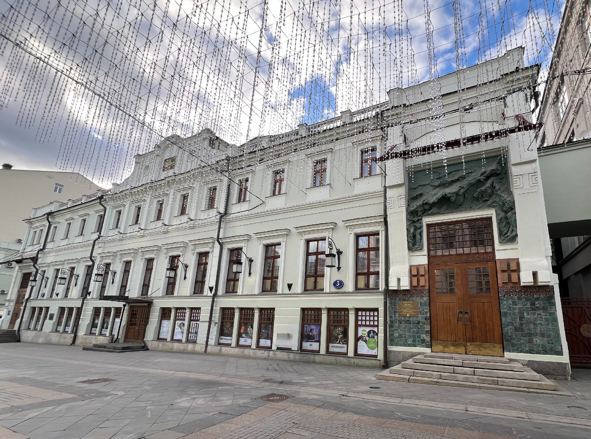 фасад МХТ имени Чехова в Камергерском переулке 