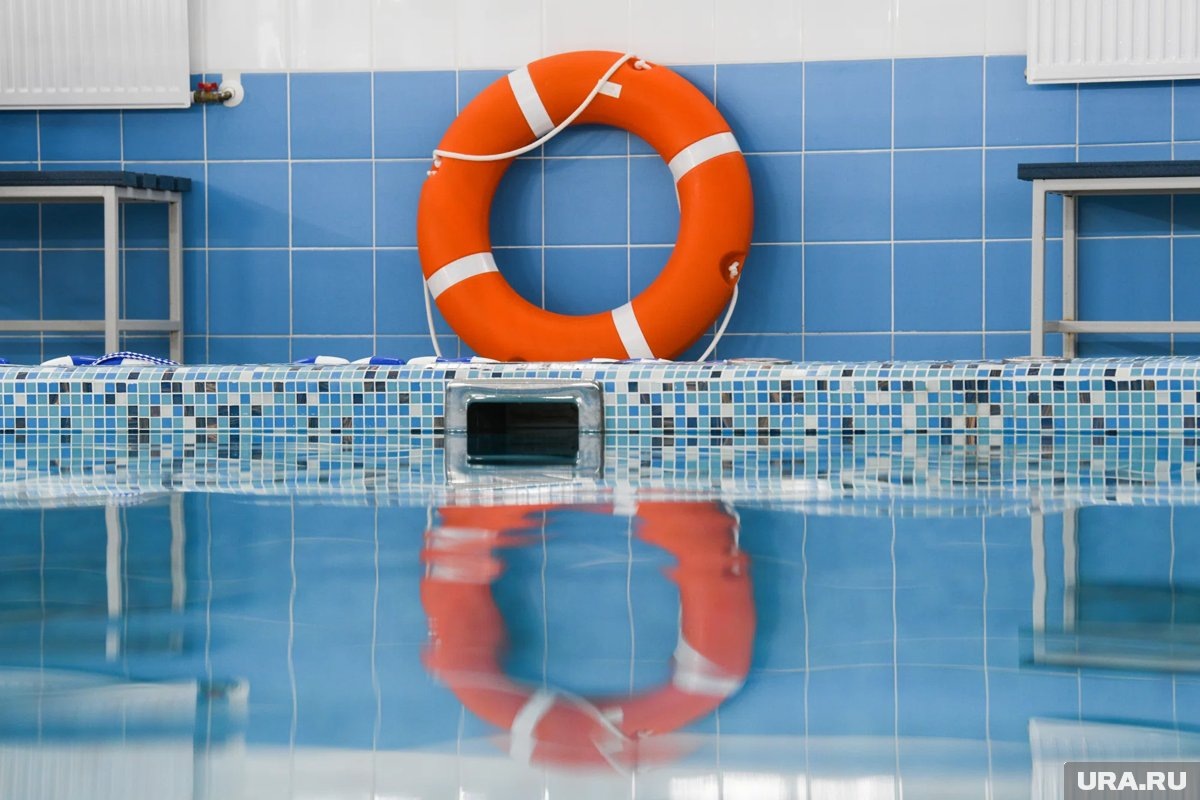    Двенадцатилетняя девочка впала в кому после того, как поплавала в гостиничном бассейне
