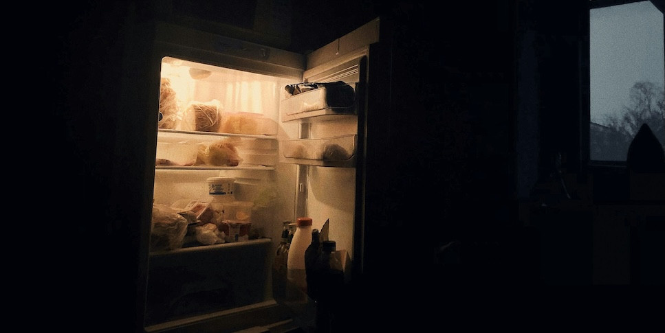 Ученые обнаружили скрытую опасность ночных перекусов