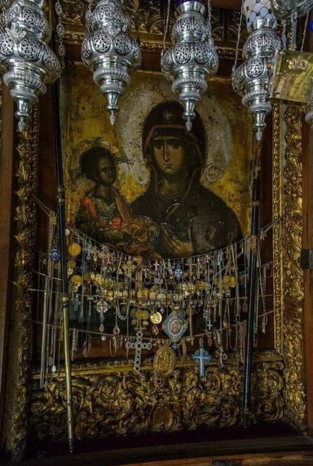 Оригинал иконы Божией Матери «Троеручица» хранится в афонском монастыре Хиландар.