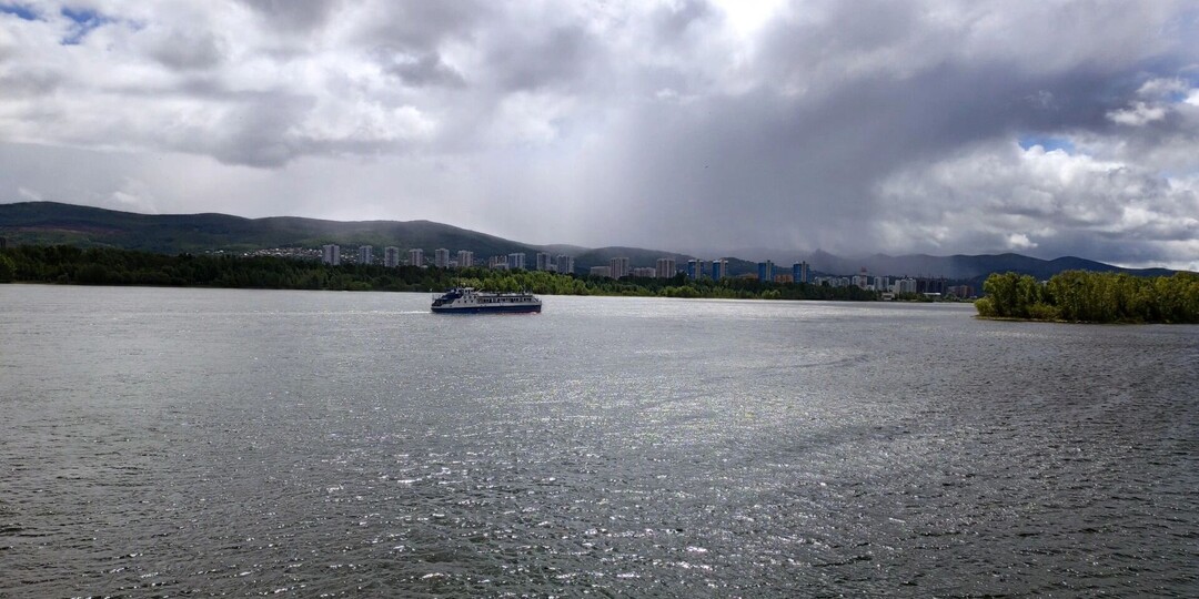 В Красноярске стартовали речные прогулки по Енисею. Что по ценам?