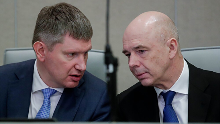    Максим Решетников (слева) и Антон Силуанов на отчёте Эльвиры Набиуллиной в Госдуме, апрель 2025-го. ФОТО: Агентство "Москва"