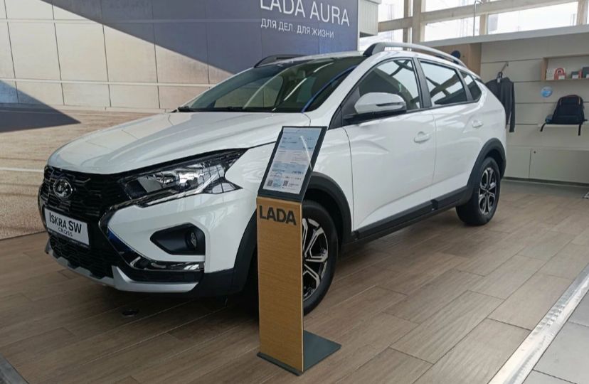 Заехал к дилеру Лада. За сколько мне предложили купить Ладу Искру Cross?