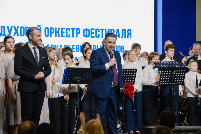 100 юных музыкантов участвовали в юбилейном фестивале духовых оркестров в Твери