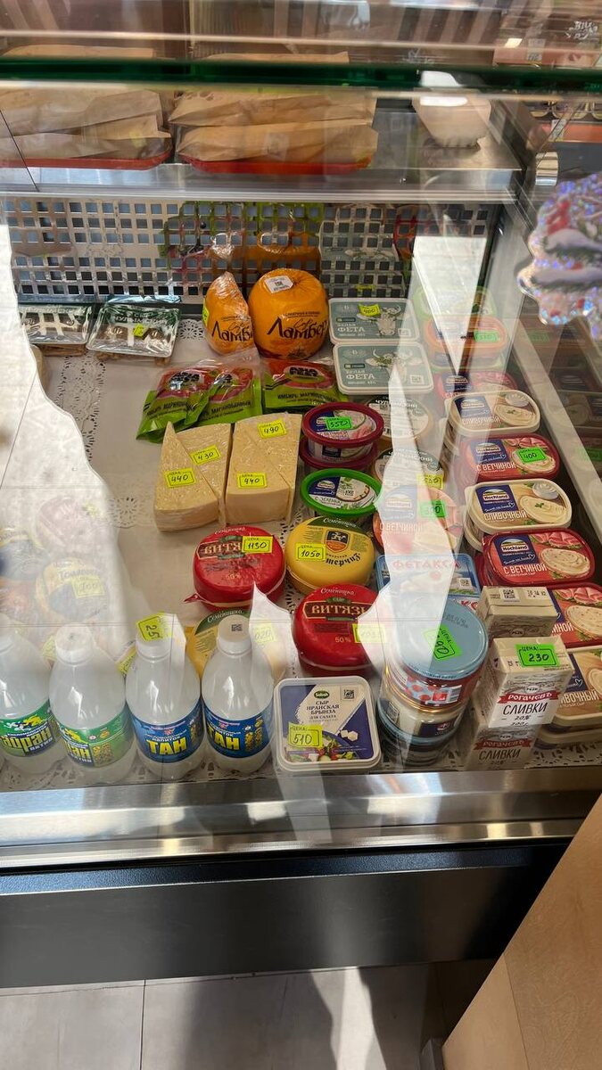 Ламбер, фета, сливочный сыр, творог - выбор приличный. Цены - северные. Фото А. Фанталов, Человек из Арктики