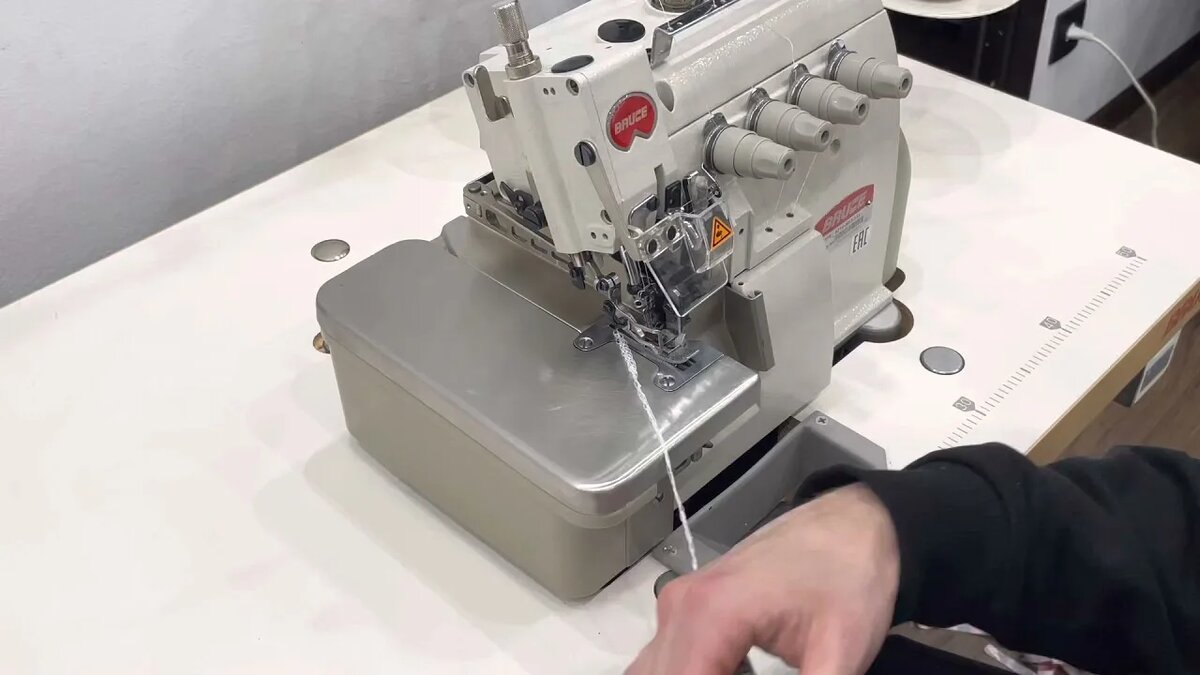 Высокоскоростной 4х ниточный оверлок (BRUCE)