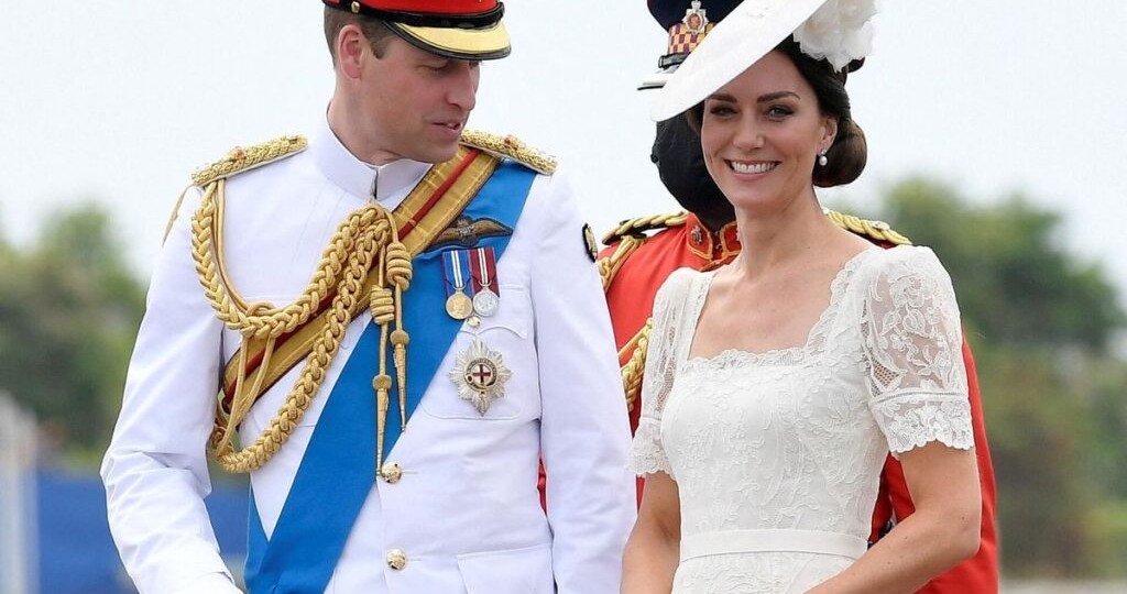 Читатель по губам расшифровал как Кейт предлагала Уильяму "сладость", но речь явно не о конфете