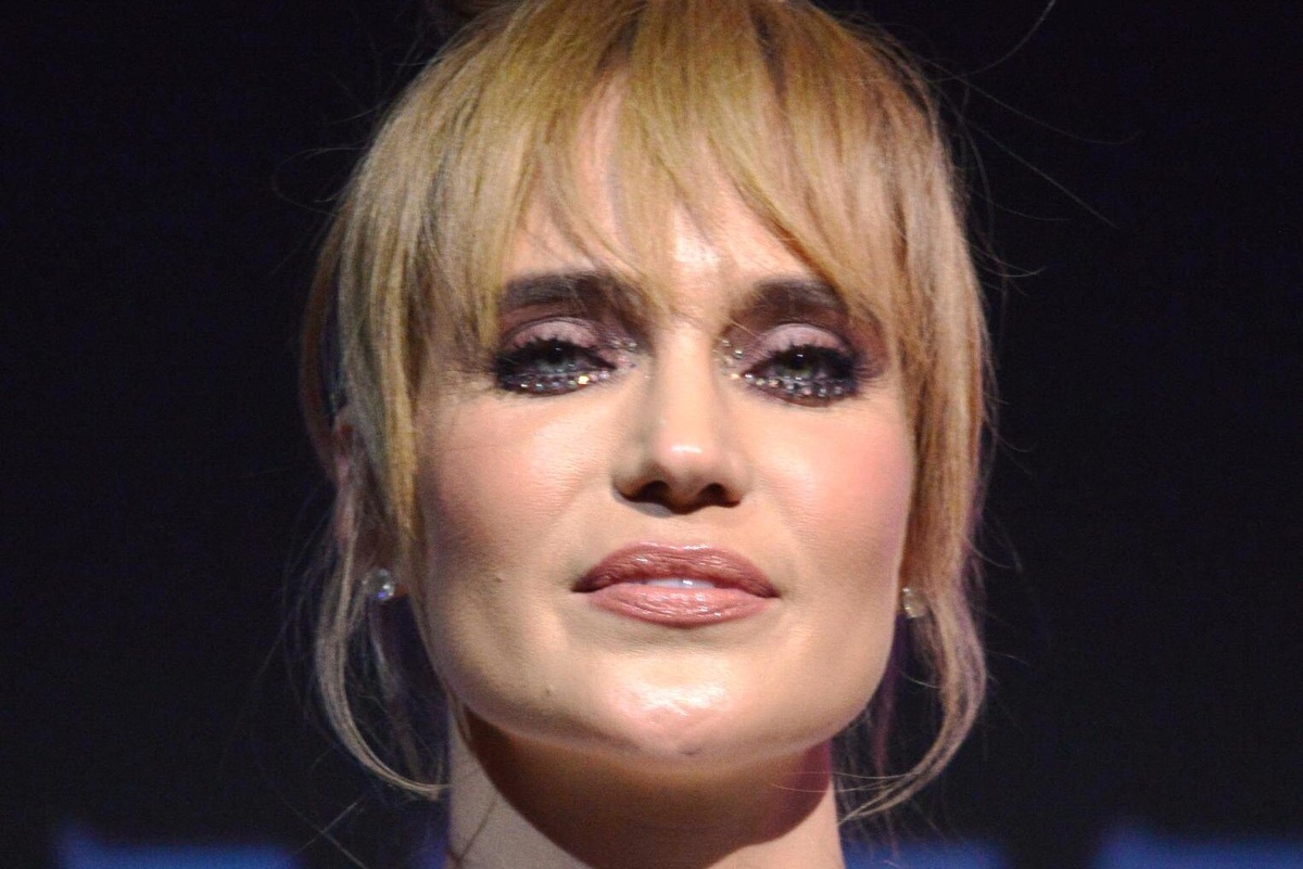     «Я без нижнего белья»: Глюкоза заявила, что решила выпустить трусики на ниточках