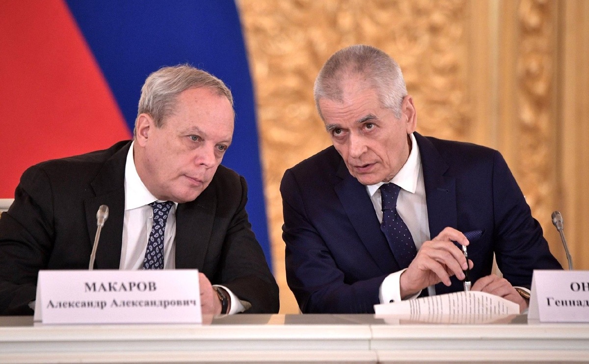    Слева направо: Александр Макаров и Геннадий Онищенко (Фото: kremlin.ru)