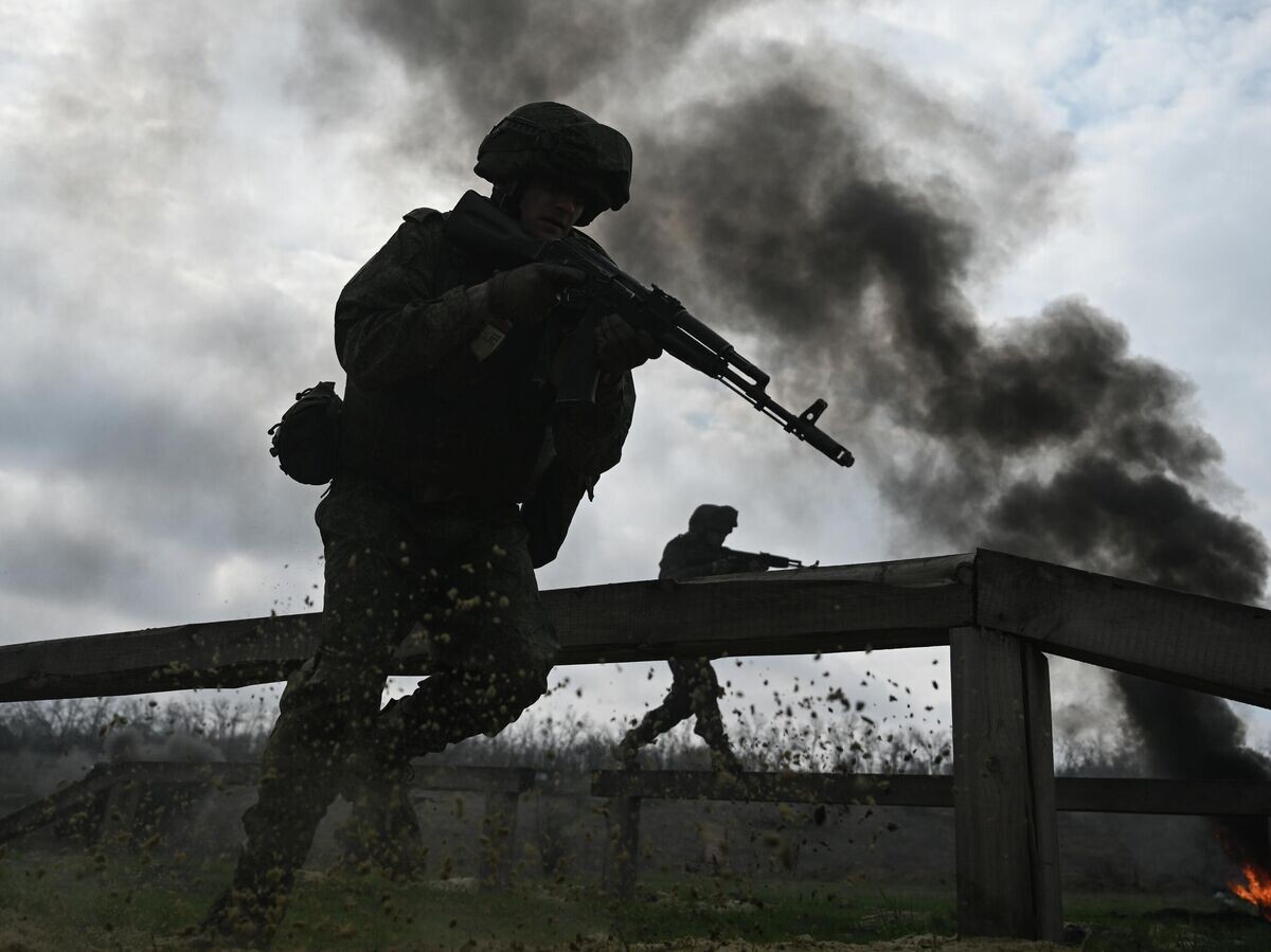    Военнослужащие ВС РФ в зоне проведения СВО | © РИА Новости / Станислав Красильников