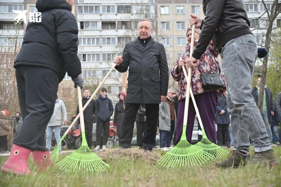    Александр Беглов на субботнике. Алексей БУЛАТОВ