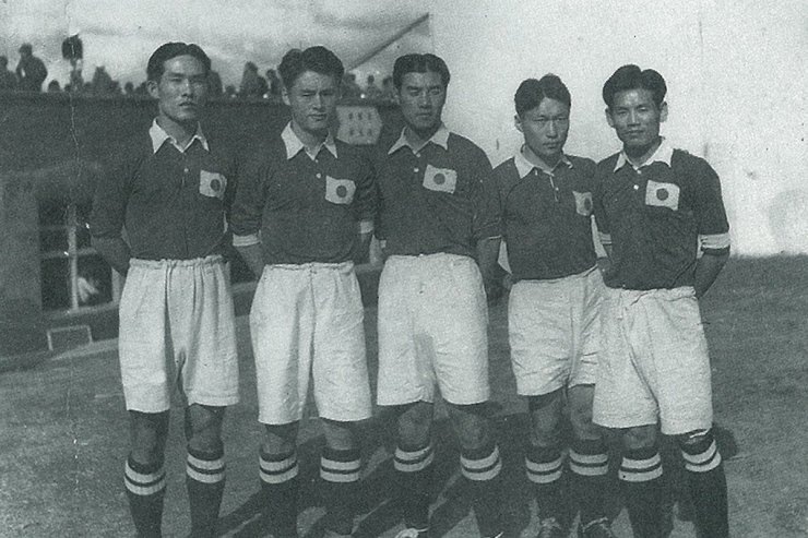 Ким Ён Сик второй справа / https://www.soccer.ru/sites/default/files/styles/content_image/public/images/oi-36_yaponiya_koreec_kim_en_sik_vtoroy_sprava_ostalnye_takzhe_koreycy_no_na_oi_ne_igrali.jpg?itok=B3ukFltq