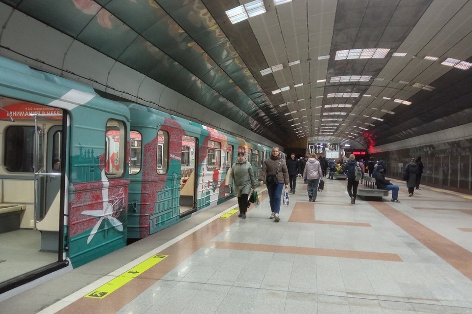    В новосибирском метро запустили пятивагонные поезда. Надежда РЫЖКИНА