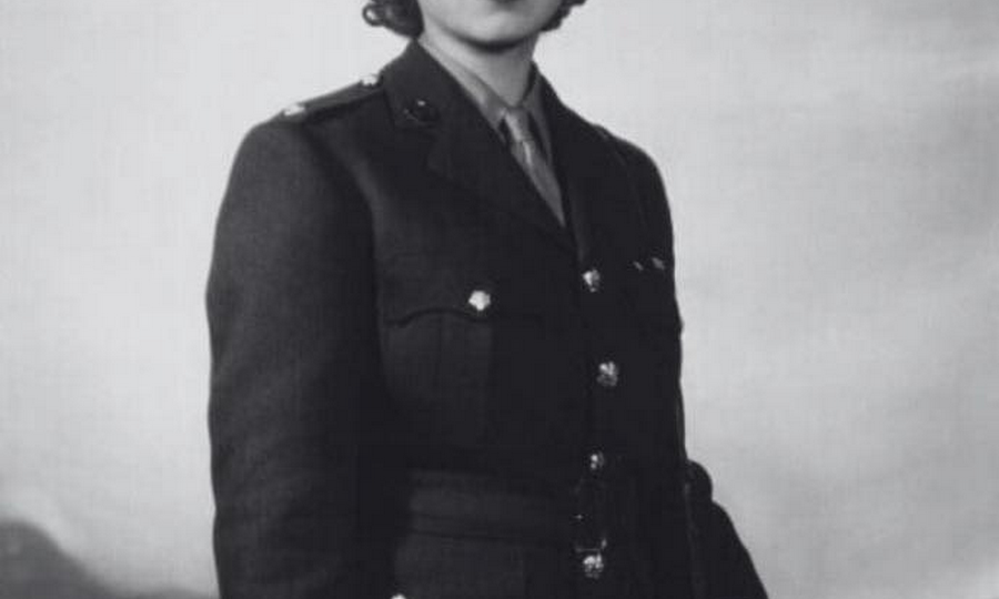 25 АПРЕЛЯ 1942 ГОДА: ДЕНЬ, КОГДА ПРИНЦЕССА ЕЛИЗАВЕТА ЗАПИСАЛАСЬ НА ВОЕННУЮ СЛУЖБУ