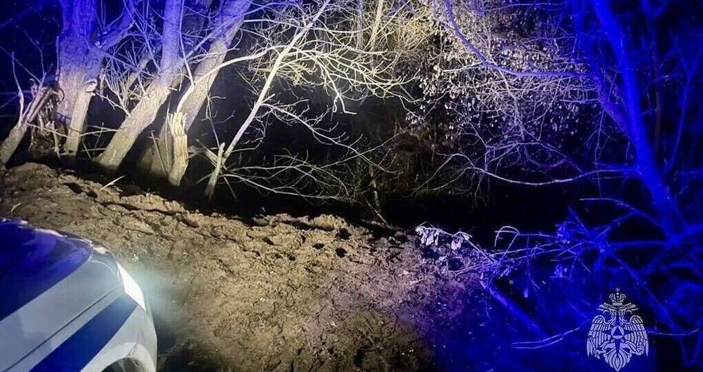 В Удмуртии из реки спасли 22-летнего мужчину после падения с обрыва