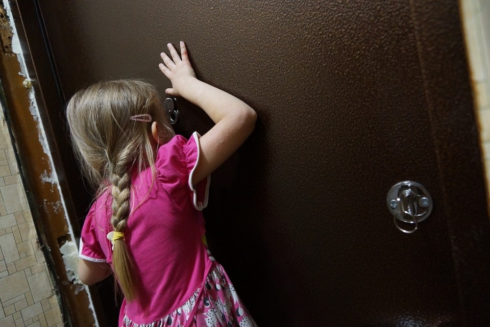    Елена заперла в квартире Дашу. Алексей БУЛАТОВ