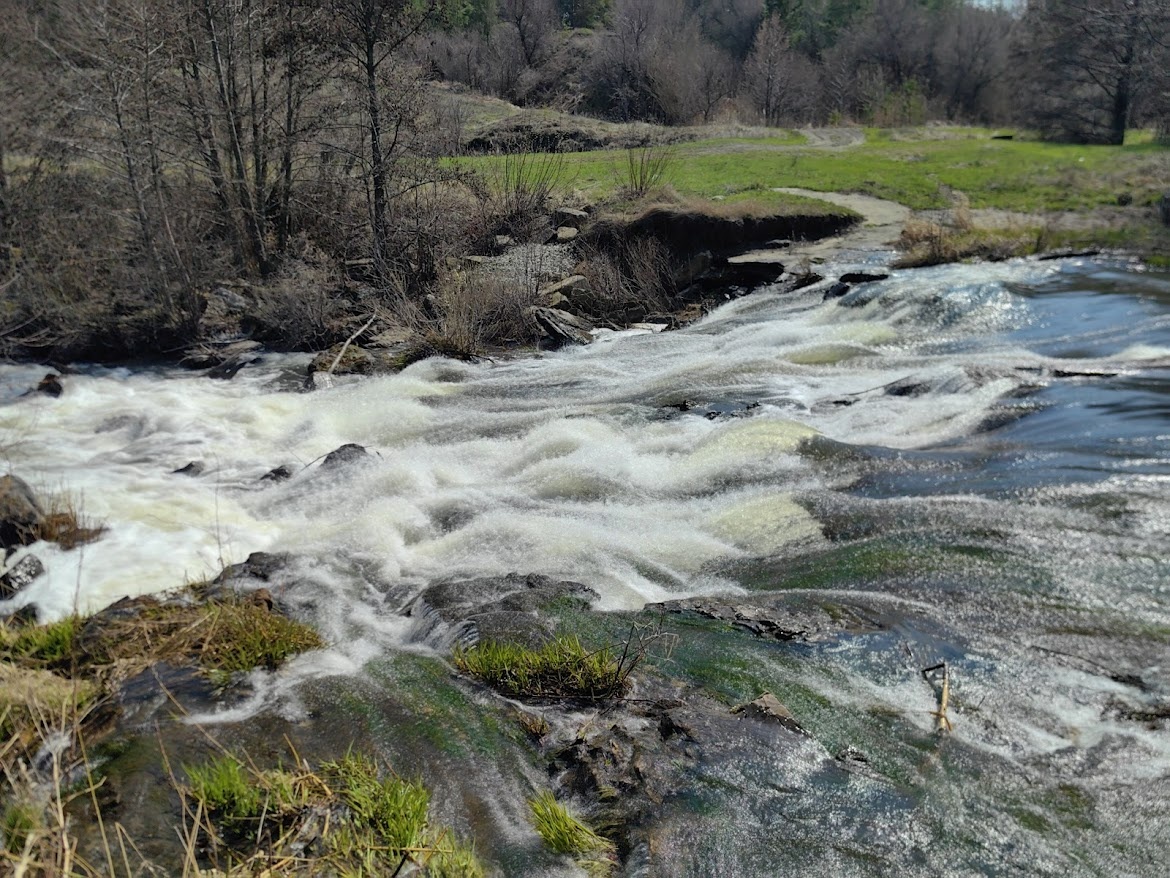 Водопад Чардымские камни. Листайте галерею. Фото в этой публикации будет много.