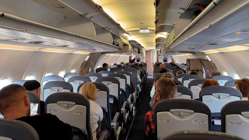     Врач из уфимской больницы спасла трех пассажиров на борту самолета www.globallookpress.com/Maksim Konstantinov