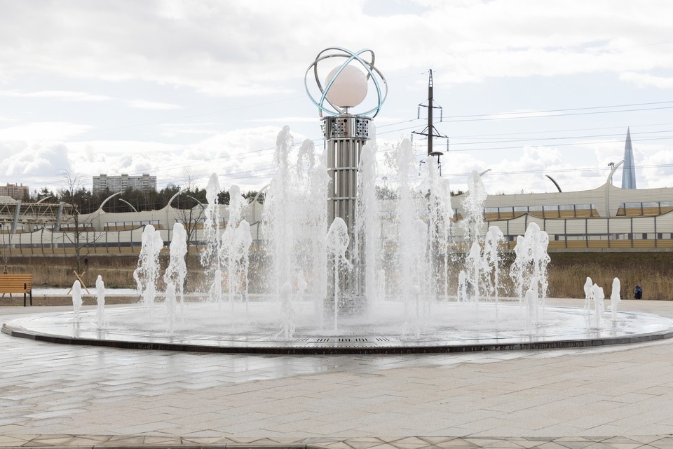    Открытие фонтана приурочили к 40-летию аварии на Чернобыльской АЭС. Фото: Смольный