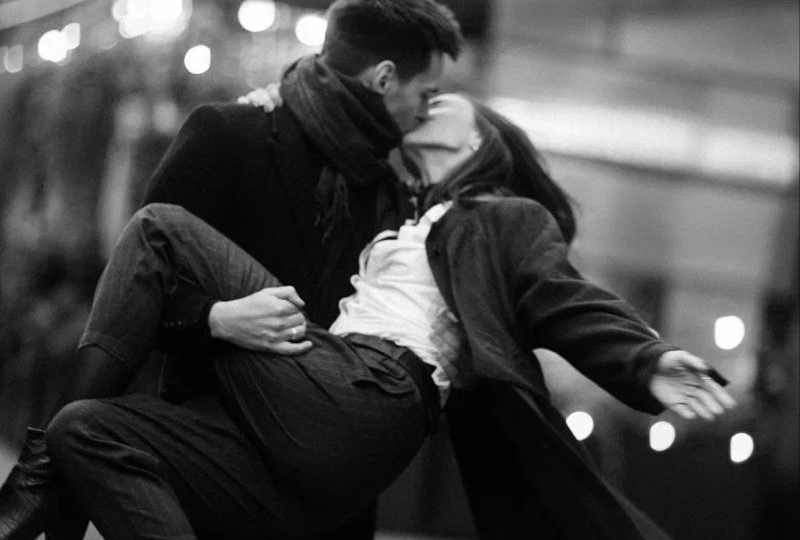 Шесть вещей, которые мужчина начинает делать, когда решает, что нашёл ту самую