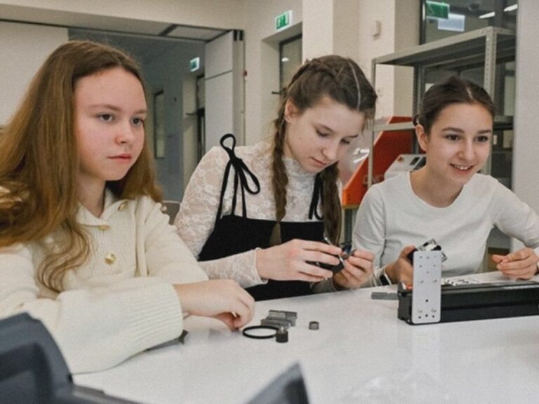    Иллюстрация к материалу: Минпросвещения обновит рекомендации по внеурочной деятельности в школах