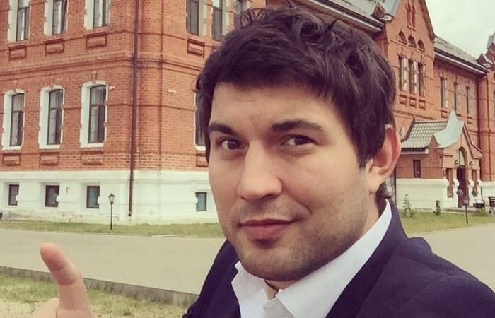 Женат был уже 10 раз.