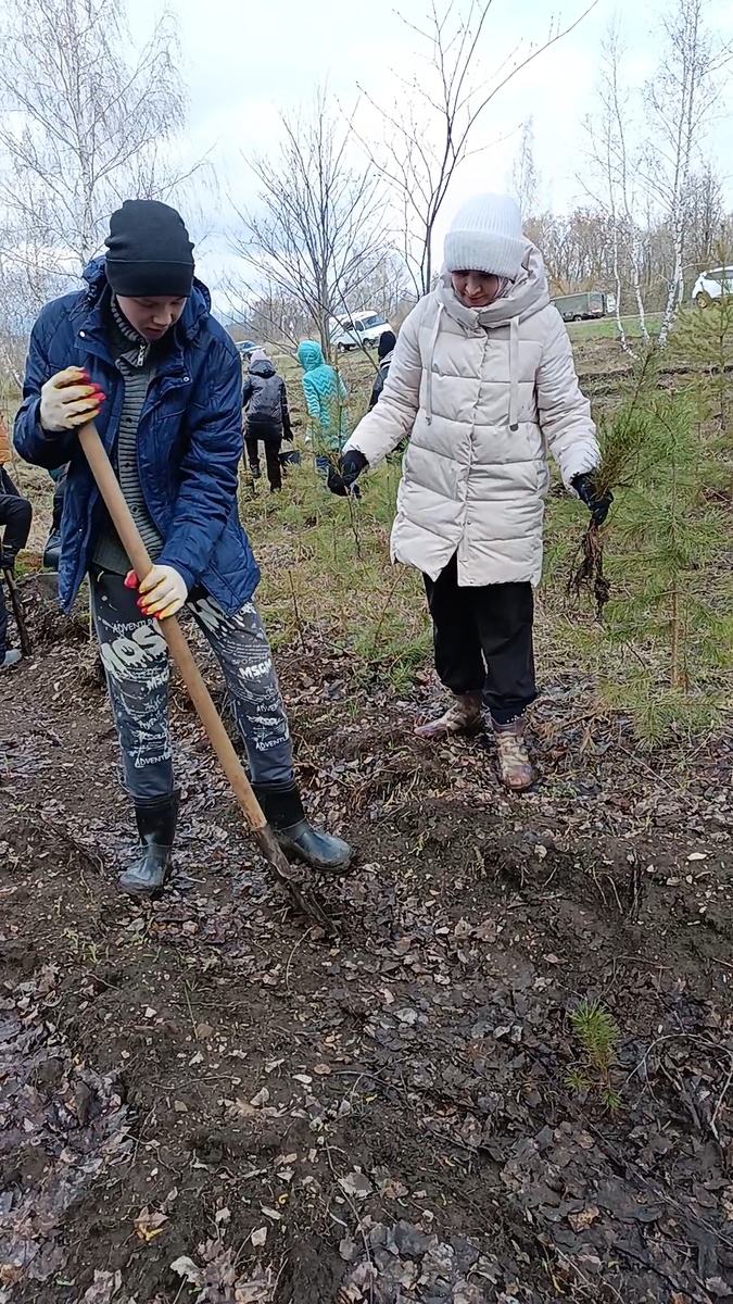 Это наша руководитель Гузель, многодетная мама. 