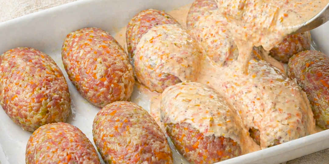 Ленивые голубцы в сметанном соусе, запечённые в духовке