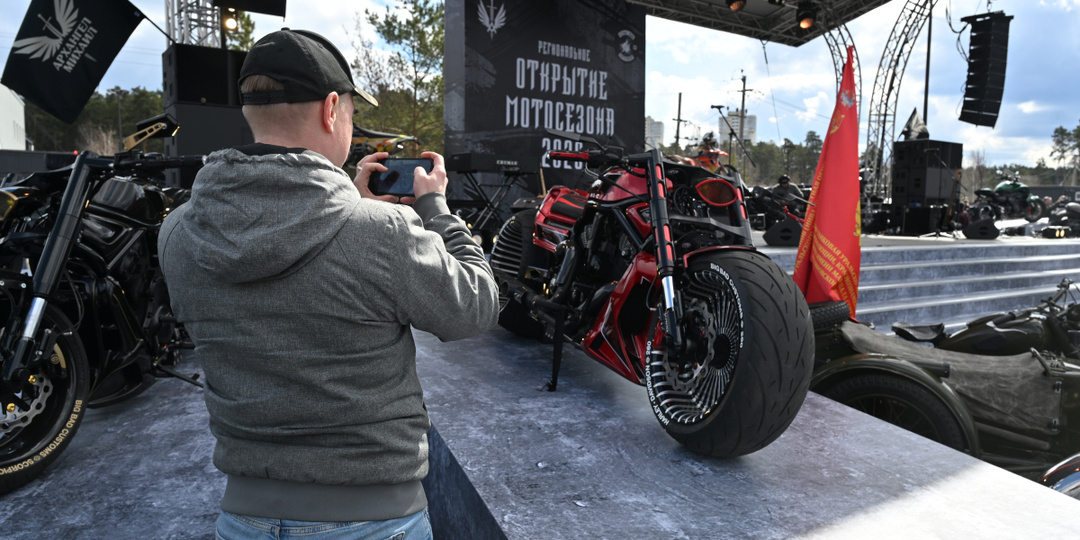 В Екатеринбурге более тысячи байкеров открыли мотосезон-2026