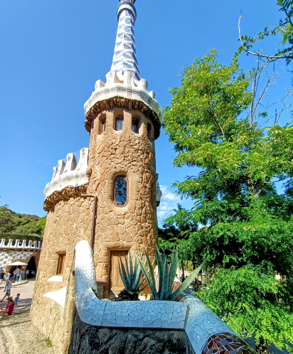 Павильон в Парке Гуэль. Барселона. Каталония. Испания. Фото автора 