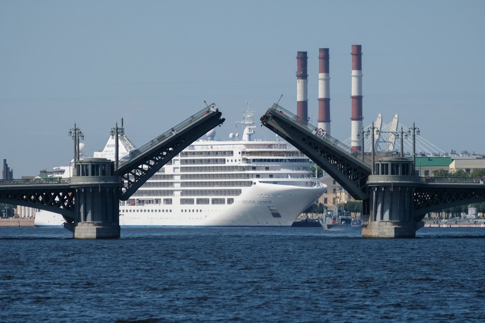    На цифровых панелях в городе появятся портреты политика. Артем КИЛЬКИН