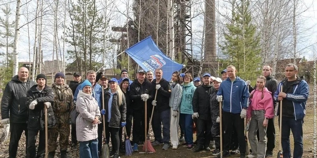 В Нижнем Тагиле на общегородской субботник пришли сотни человек