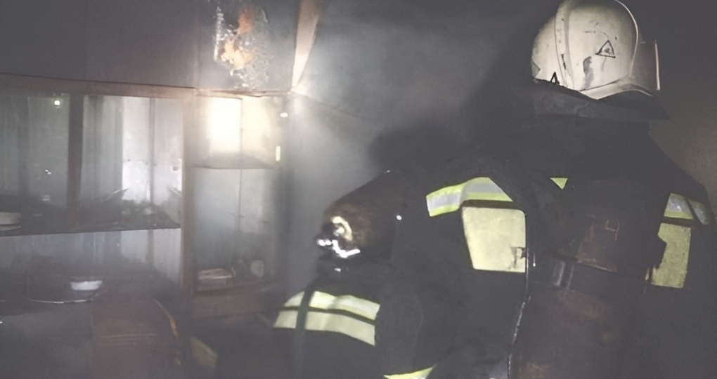 В Воронеже в пятиэтажке на улице Танеева потушили пожар на балконе