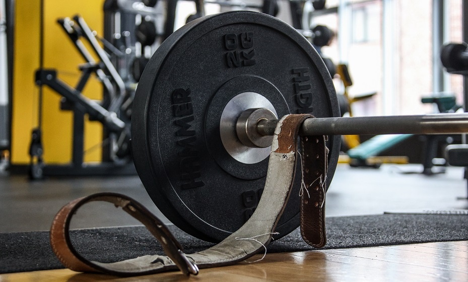    Глава EWF отругал украинскую штангистку за отказ от фотографии с россиянкой. Фото: Global Look Press