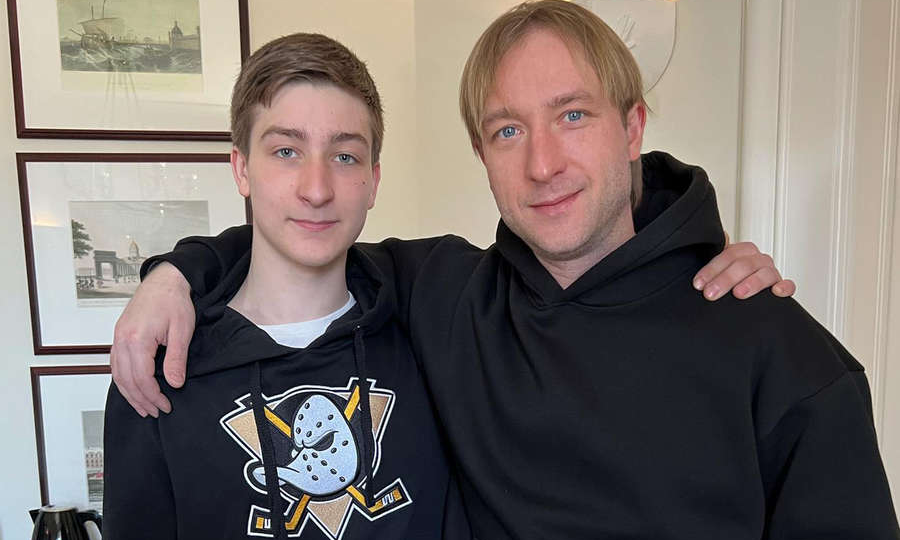 «ОН МОЯ КОПИЯ, НО МЫ ЧУЖИЕ»: драматическая история отношений Евгения Плющенко и его старшего сына.