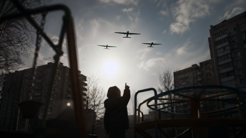 Враг "взломал" наше ПВО. Дрон ударил – горит ЖК "Тринити": Позор в Туапсе: спасатели с вёдрами. Главные новости