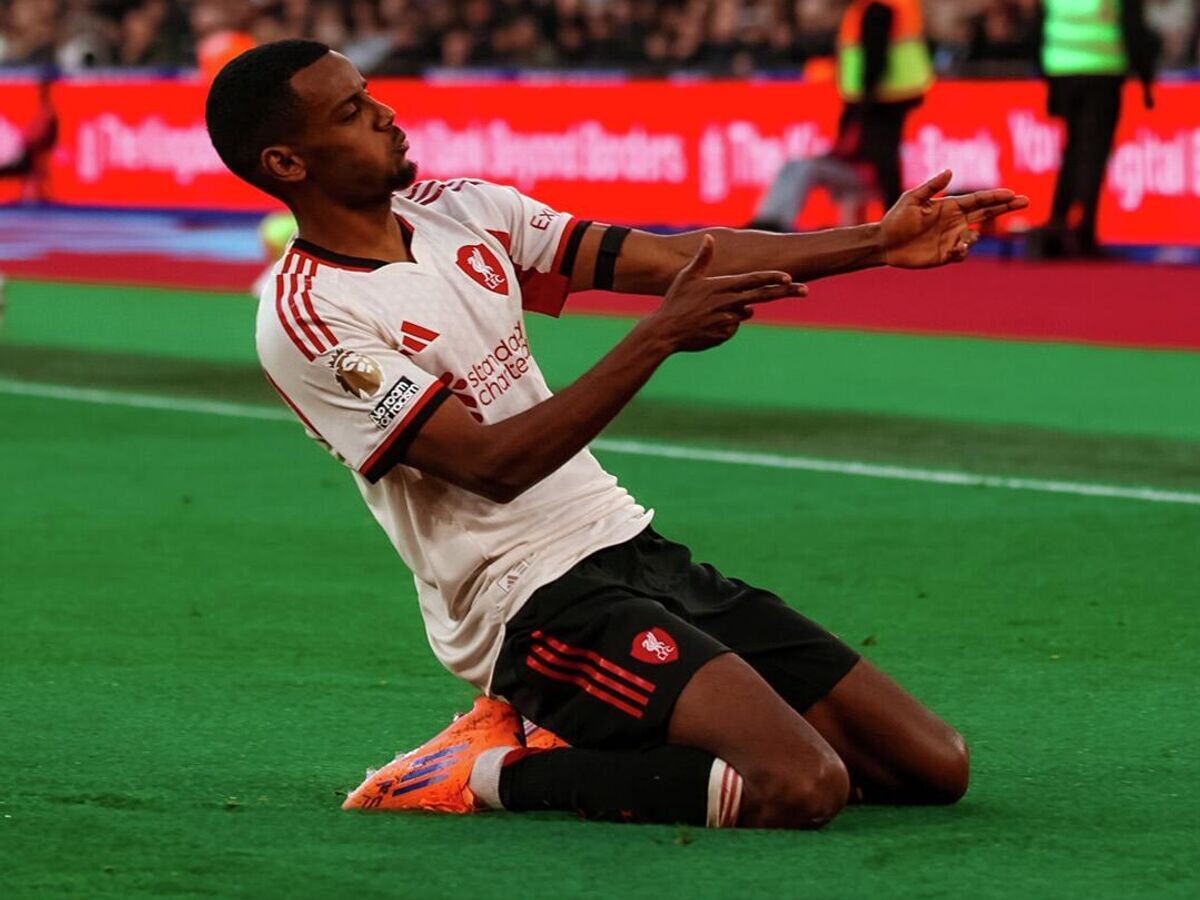    Александер Исак | © Соцсети "Ливерпуля"