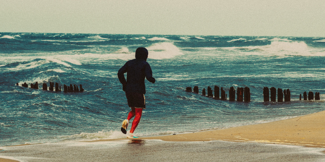 Балтика показала характер в день официального открытия курортного сезона в Зеленоградске