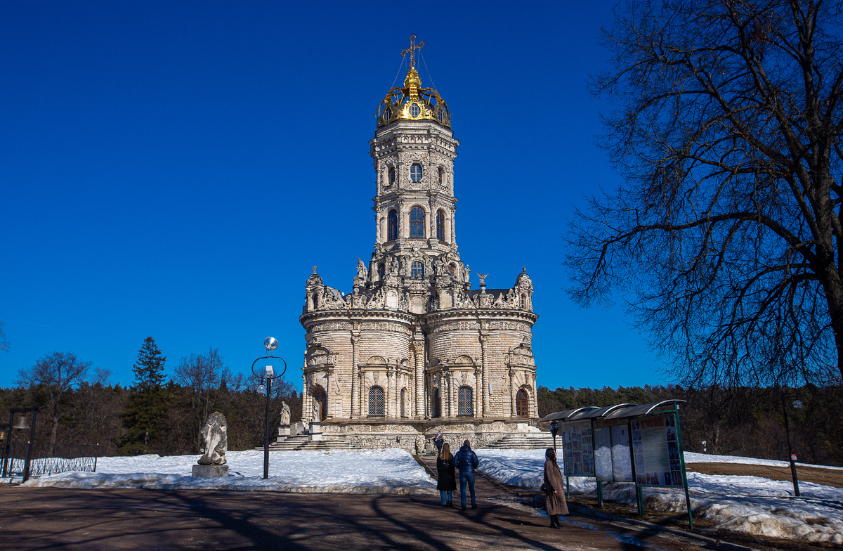 Знаменская церковь в усадьбе Дубровицы. Посёлок Дубровицы, городской округ Подольск, Московская область. Фото автора статьи 