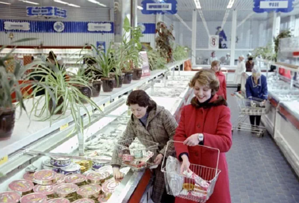 Вот на фотографии как раз большие, вроде бы килограммовые банки. Возможно, с той самой иваси