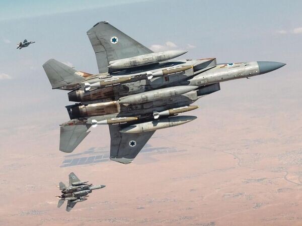 Нетаньяху отдал приказ нанести мощные удары по целям "Хезболлах" в Ливане