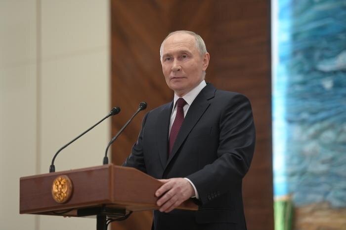 Владимир Путин. Обложка © Life.ru